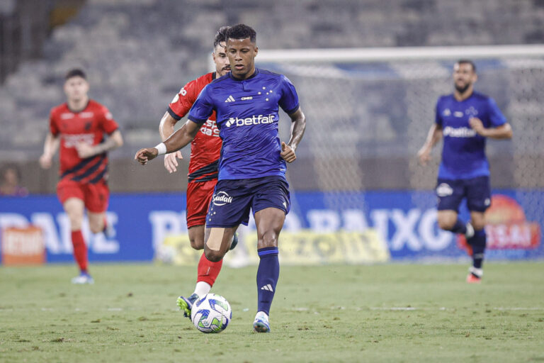 Cruzeiro empata com o Athletico-PR e não espanta fantasma do rebaixamento