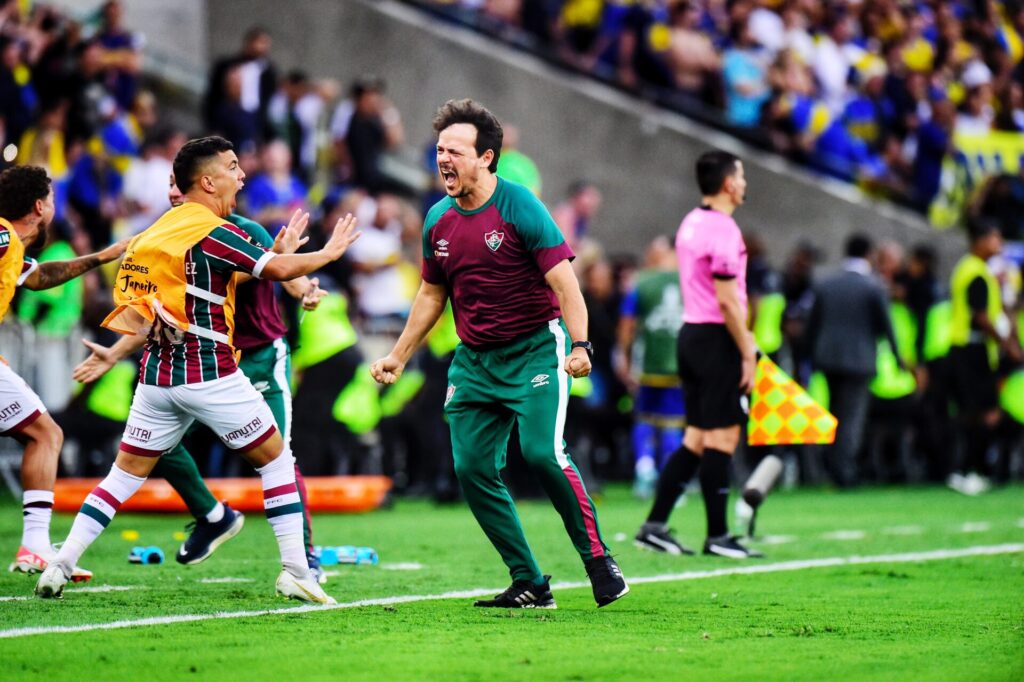 Fernando Diniz comemora o gol de Cano, do Fluminense, diante do Boca, na final da Libertadores - Alexandre Battibugli/PLACAR