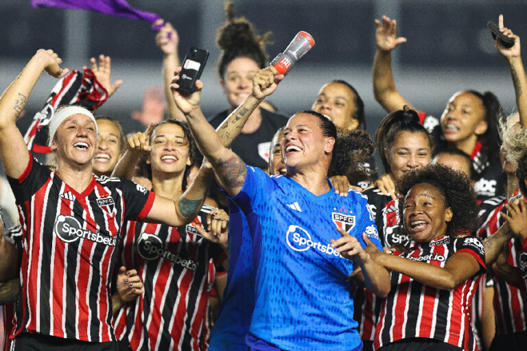 Cristiane perde pênalti e São Paulo elimina o Santos no Paulista feminino