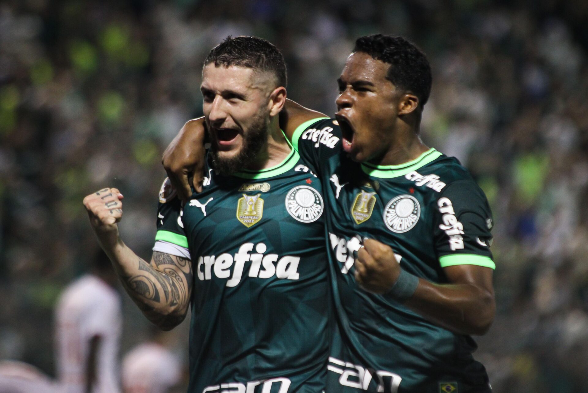 Palmeiras faz 3 a 0 no Inter e dorme líder do Brasileirão