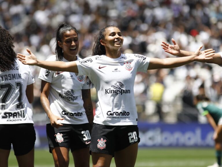 Corinthians faz 8 x 0 no Palmeiras e garante ida à decisão do Paulistão feminino