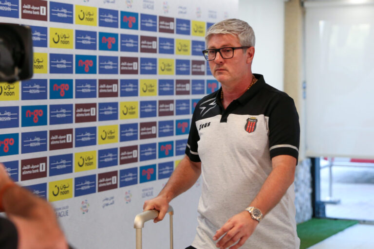 Pressão, calor, nível da liga: a vida de Odair Hellmann na Arábia Saudita