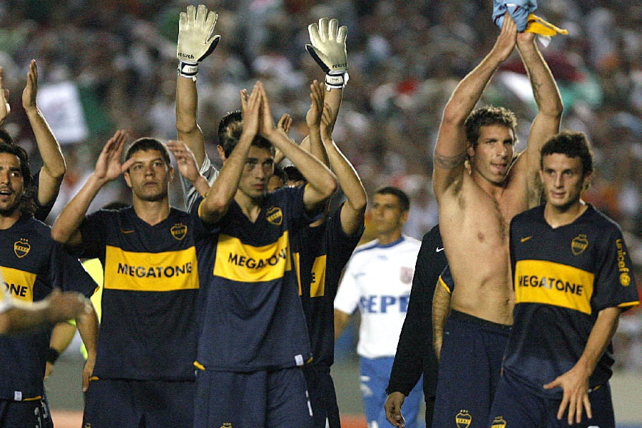 Jogadores do Boca saúdam a torcida presente ao Maracanã - Antonio Lacerda/EFE