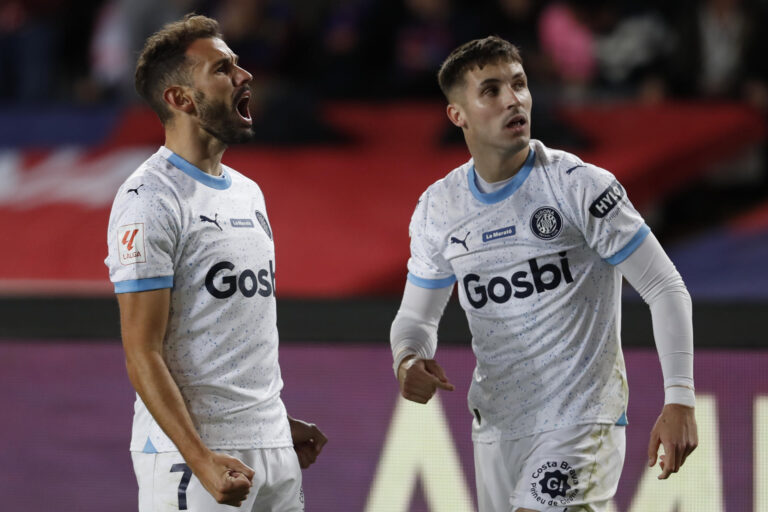 Girona bate o Barcelona fora de casa e retorna à liderança isolada do Espanhol