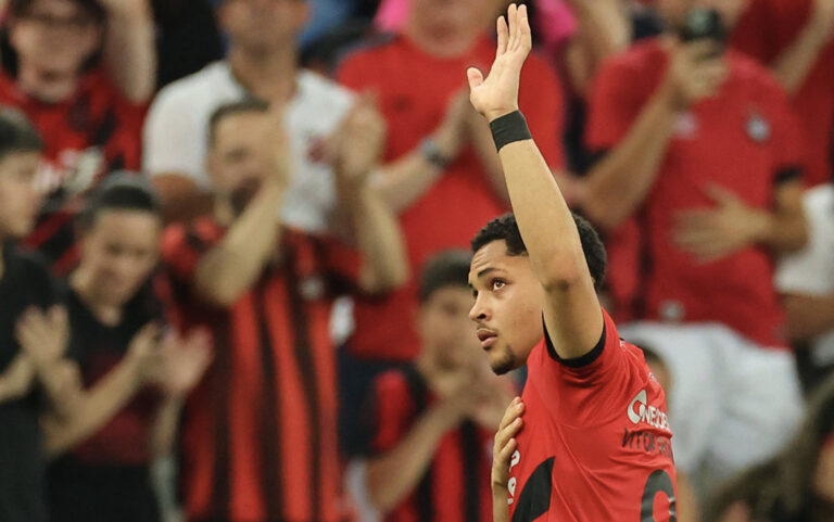 De saída, Vitor Roque tem números superiores a últimas promessas brasileiras