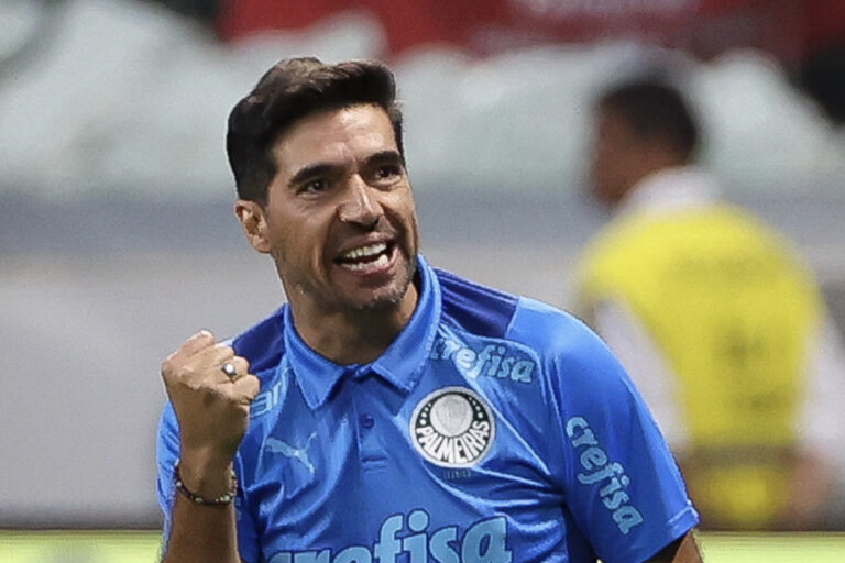 Abel Ferreira supera Luxa e tem um título a cada 125 dias no Palmeiras