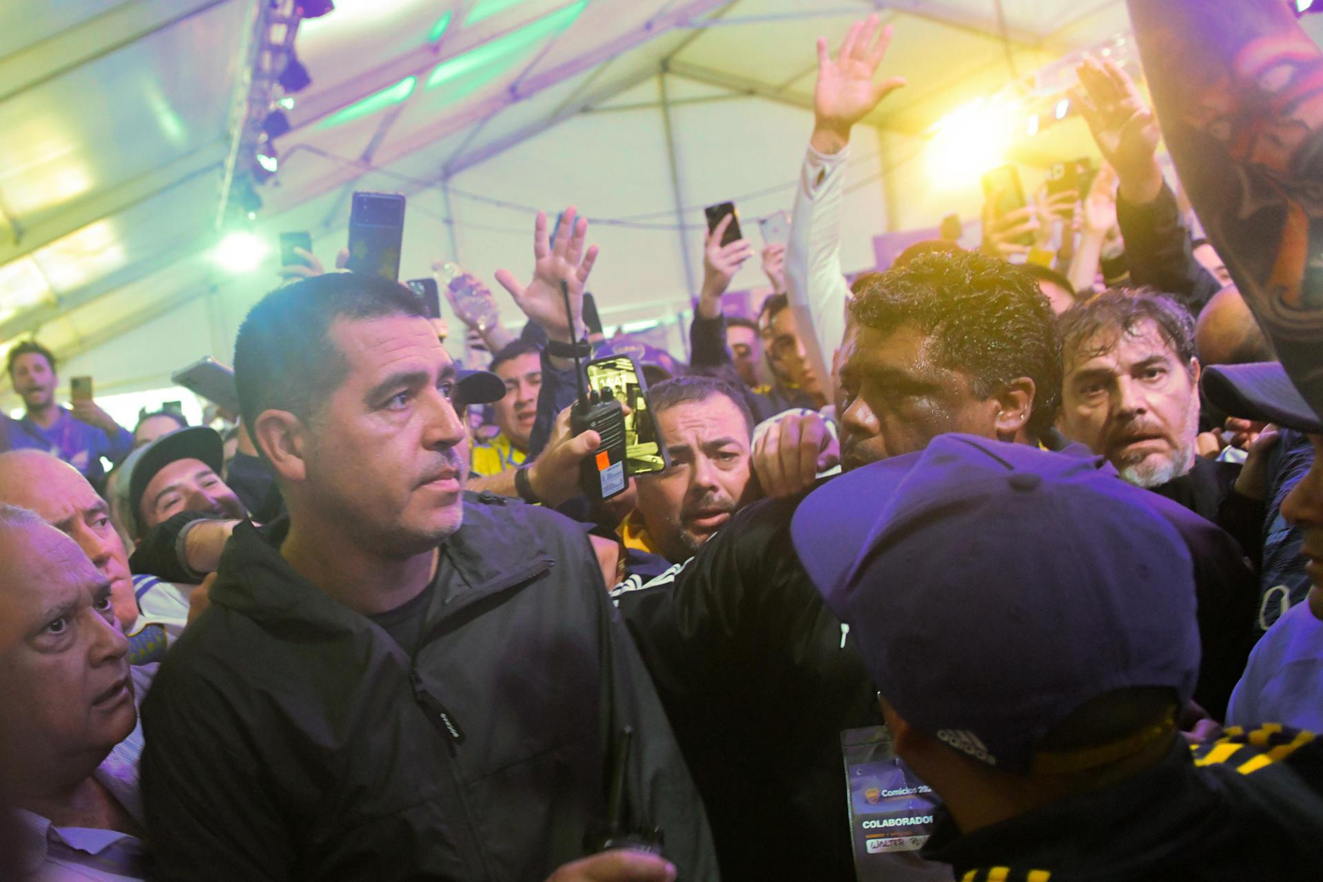 Riquelme é eleito presidente do Boca Juniors em pleito histórico
