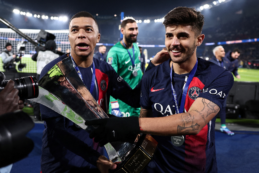 Beraldo estreia no PSG com título da Supercopa da França