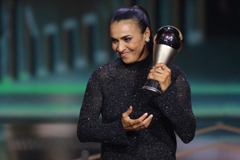 Marta é homenageada, Ederson e Vini Jr. premiados e Madruga fatura o Púskas