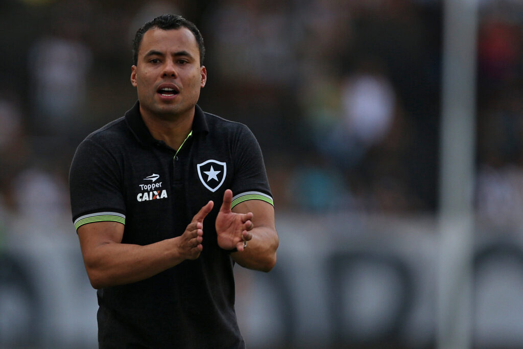Jair no começo de trabalho, em 2017, pelo Botafogo - Vítor Silva/Botafogo