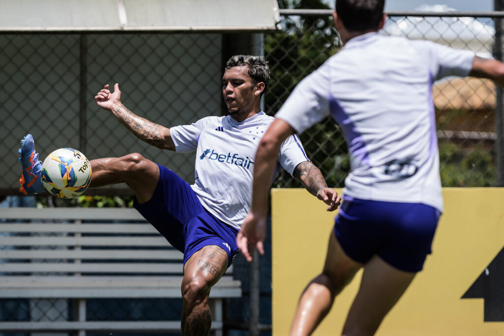 Gabriel Veron em treino do Cruzeiro - Gustavo Aleixo/Cruzeiro
