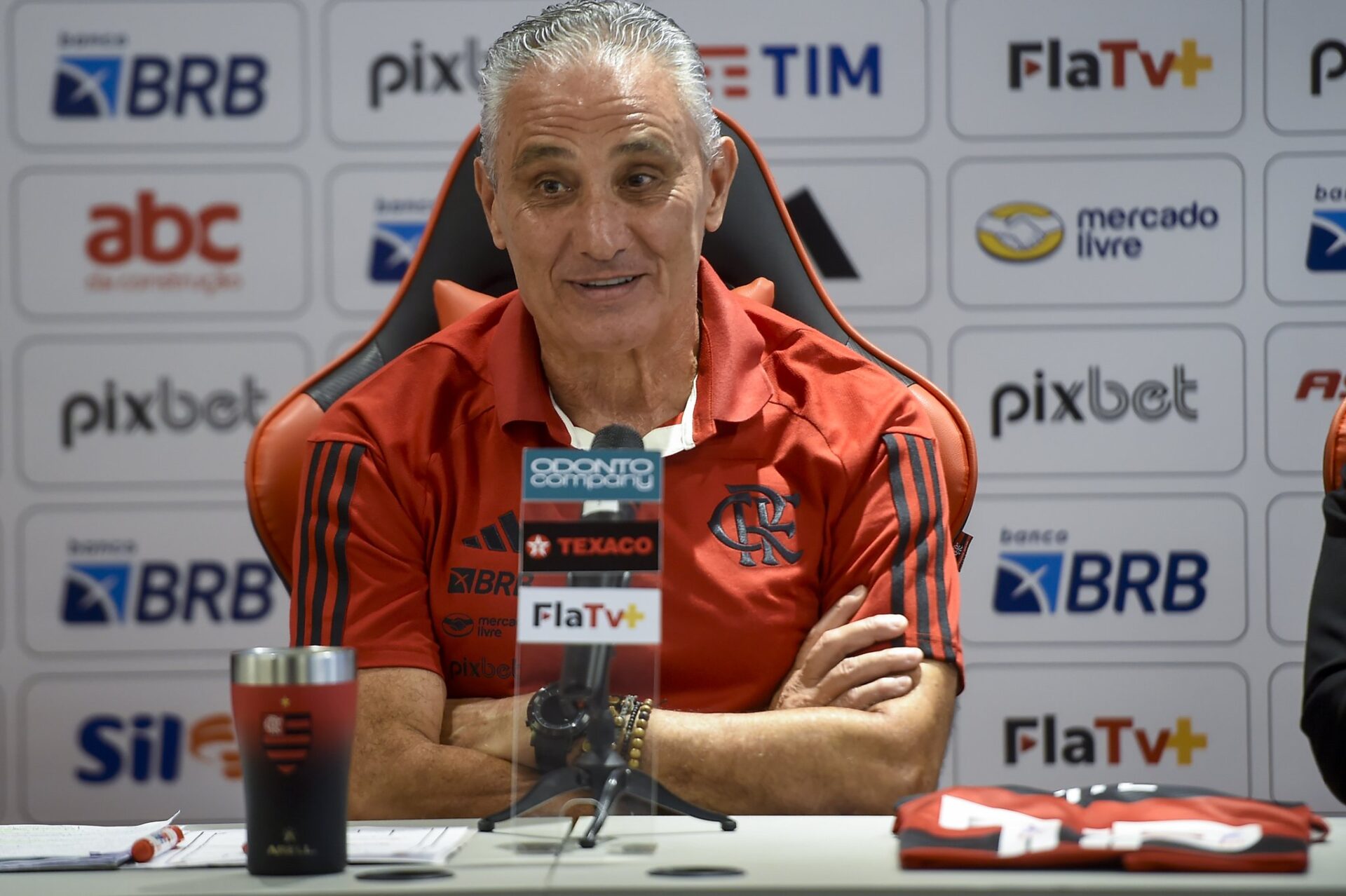 Pressionado, Tite admite queda de rendimento do Flamengo