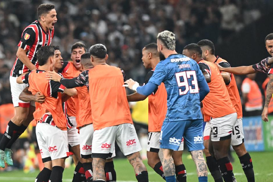 São Paulo vence Corinthians e põe fim a tabu de uma década no clássico