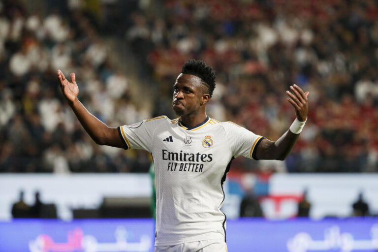 Real Madrid conquista a Supercopa com direito a hat-trick de Vini Jr.
