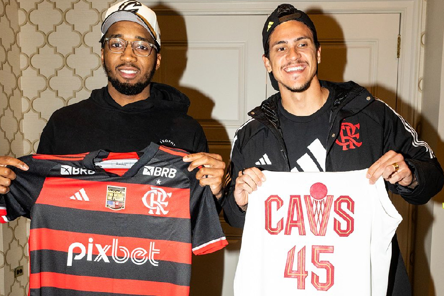 Donovan Mitchell, do Cleveland Cavaliers. e Pedro do Flamengo, trocaram camisas / Adidas/Divulgação
