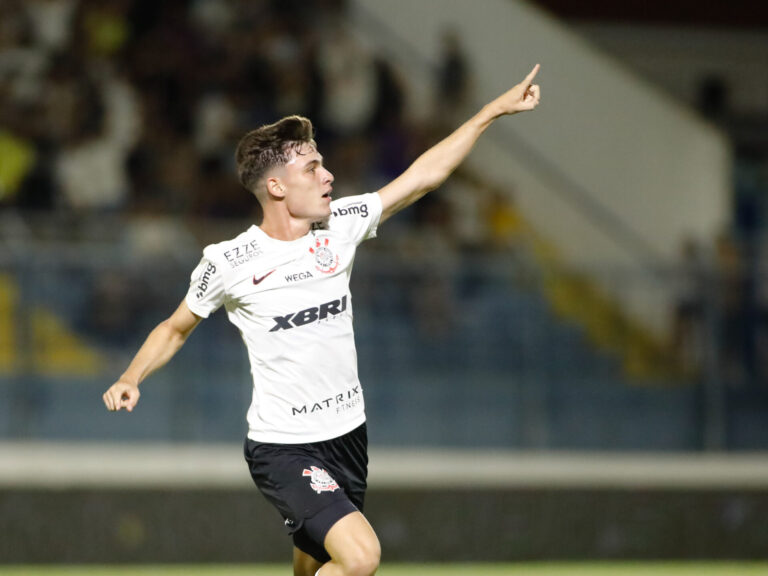 Bidon renova com o Corinthians com aumento de multa