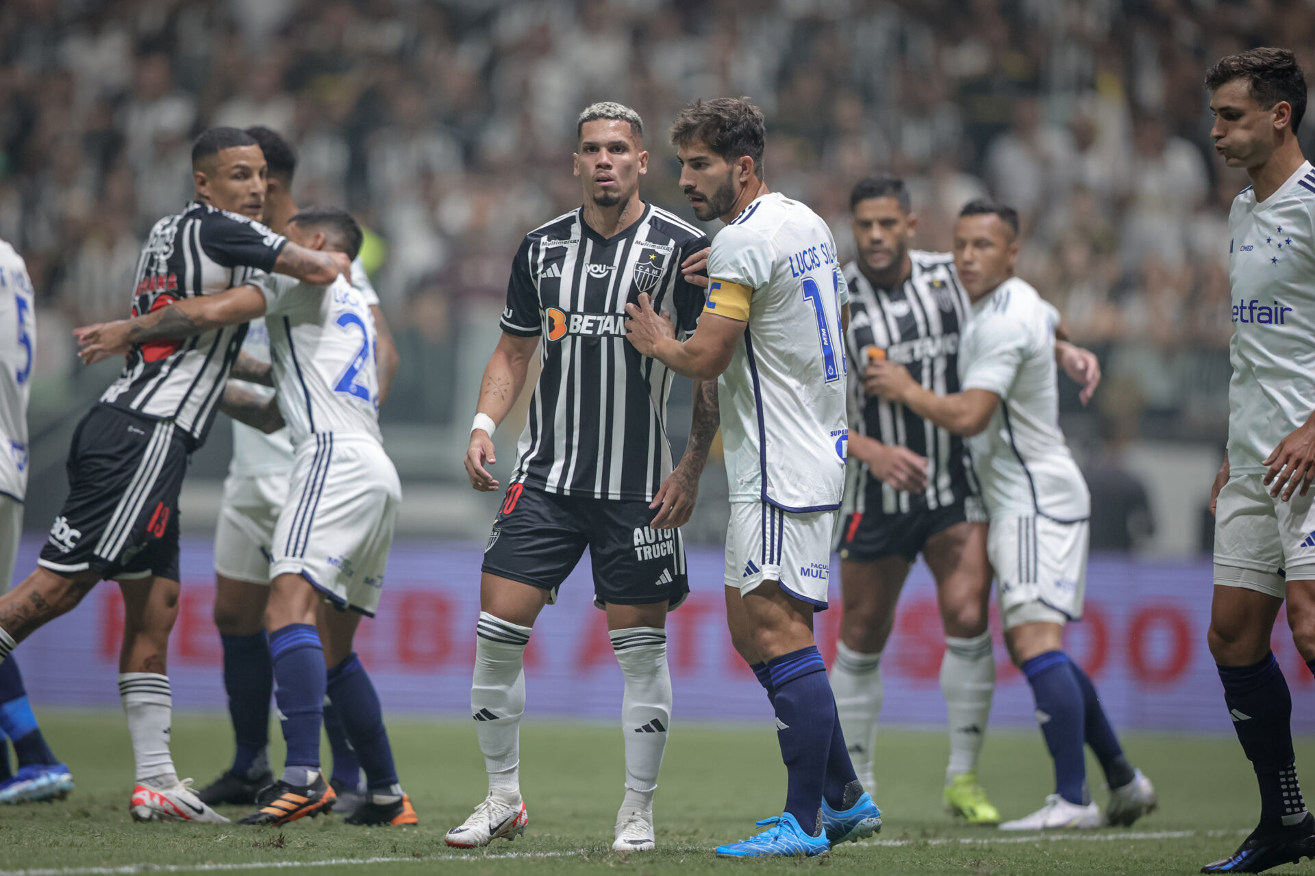 Cruzeiro frustra Atlético-MG e vence o primeiro clássico da temporada
