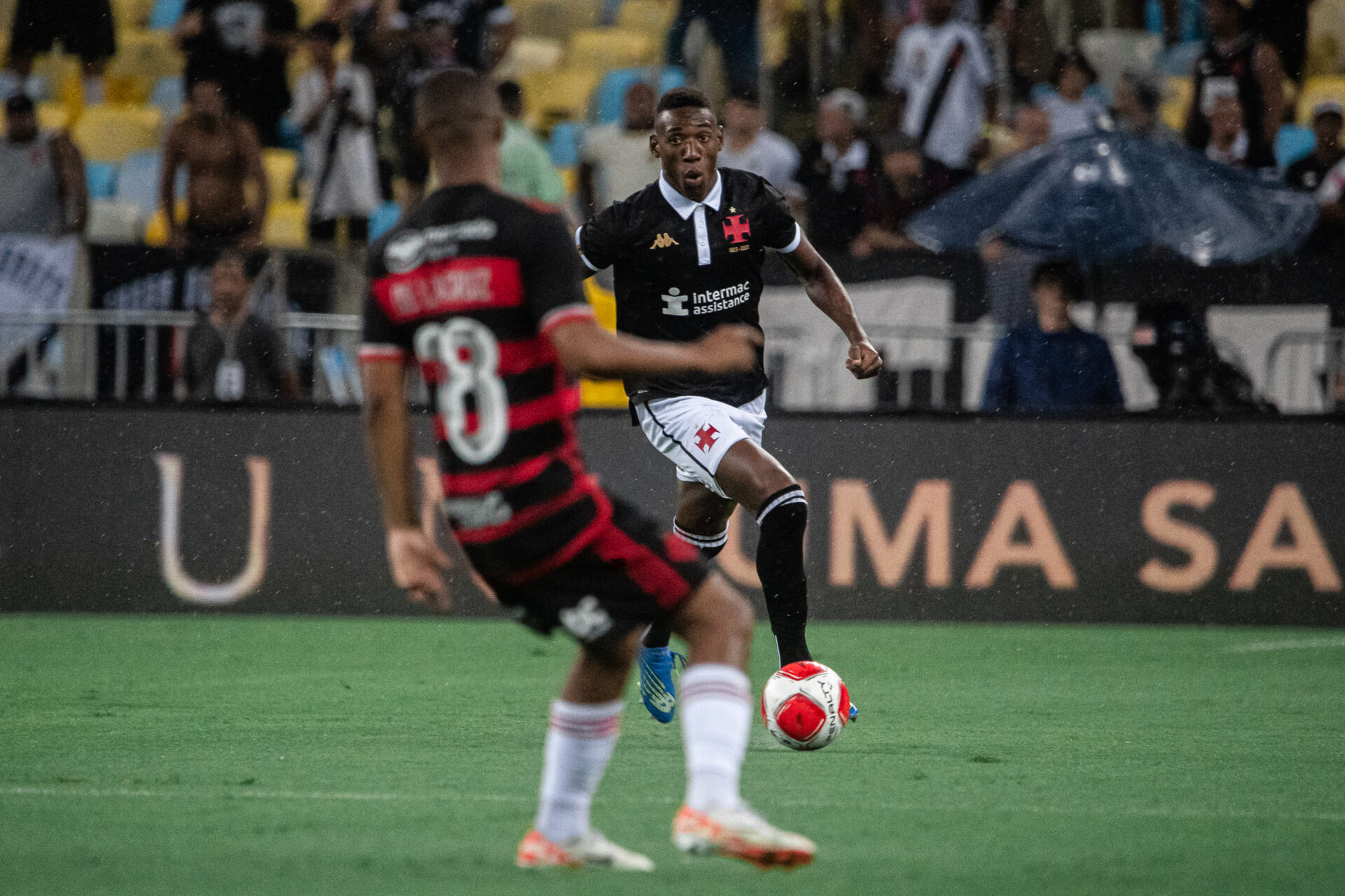 Flamengo perde pênalti nos acréscimos e fica no empate contra o Vasco da Gama