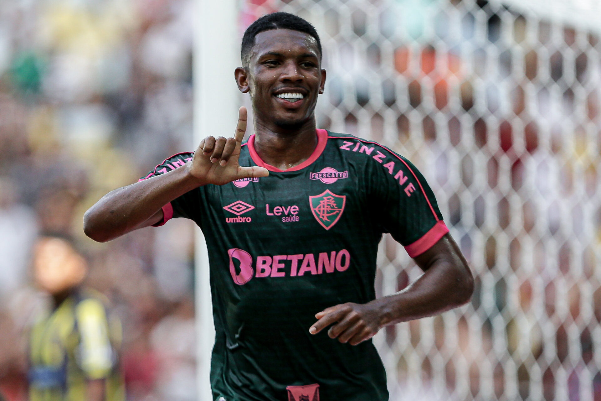 Fluminense bate Madureira e assume liderança do Campeonato Carioca