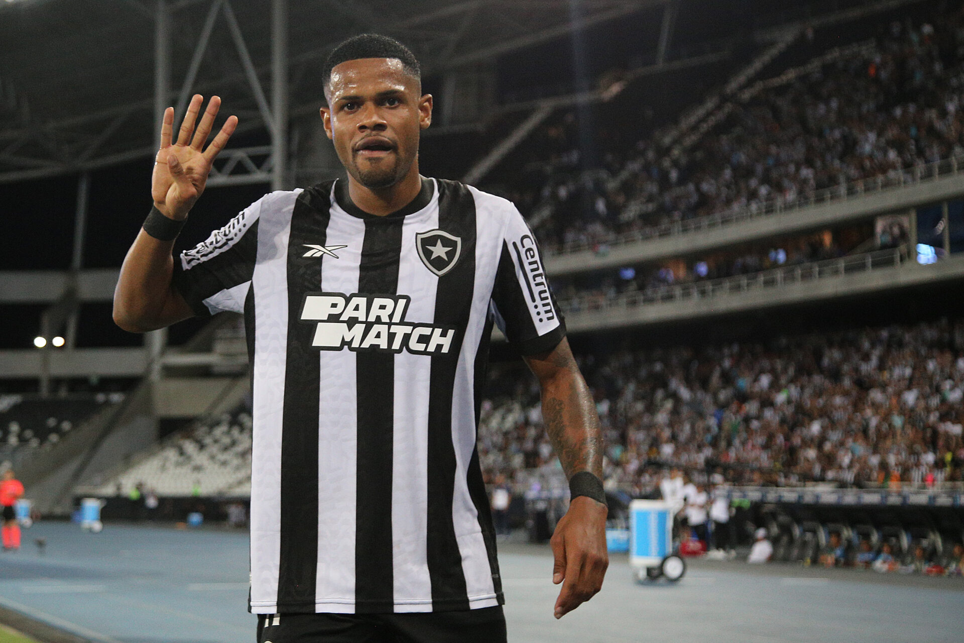 Botafogo dá resposta, avança na Libertadores com goleada e vai pegar o Bragantino