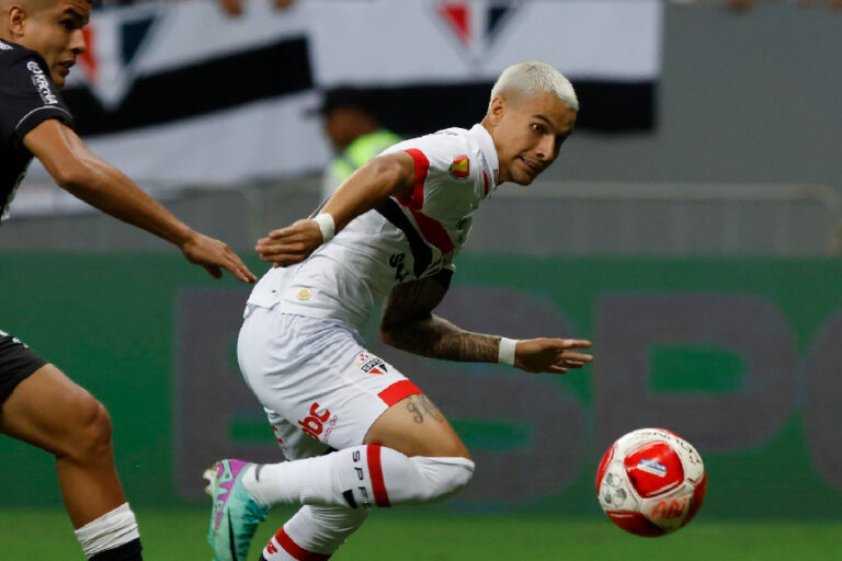 Ferreirinha, do São Paulo, é segundo melhor driblador do mundo, diz estudo