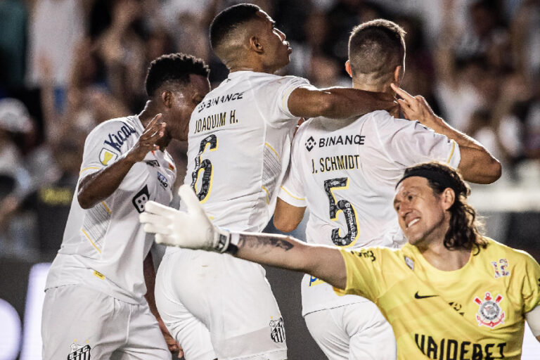 Santos mantém boa fase, vence clássico e afunda Corinthians no Paulistão