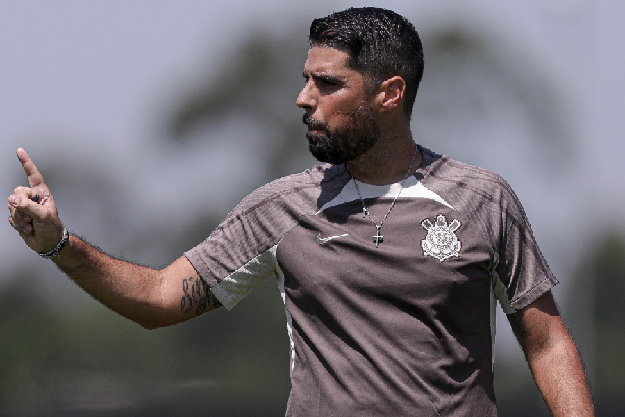 Corinthians paga multa ao Cuiabá e finaliza contratação de António Oliveira