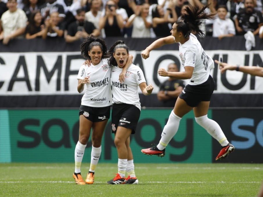 Corinthians bate Cruzeiro e conquista o tri da Supercopa do Brasil feminina