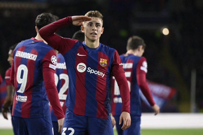 Arsenal avança nos pênaltis e Barcelona supera desconfiança na Champions