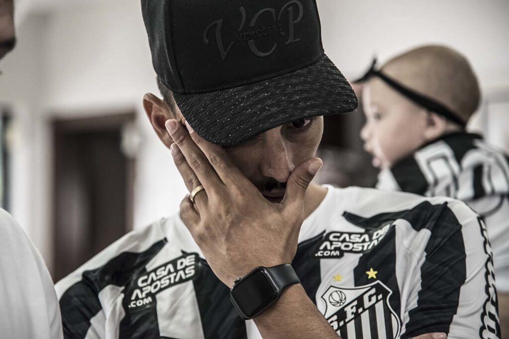 O choro pela despedida em 2021 foi acompanhado de promessas: voltar e conquistar titulos - Ivan Storti/Santos FC