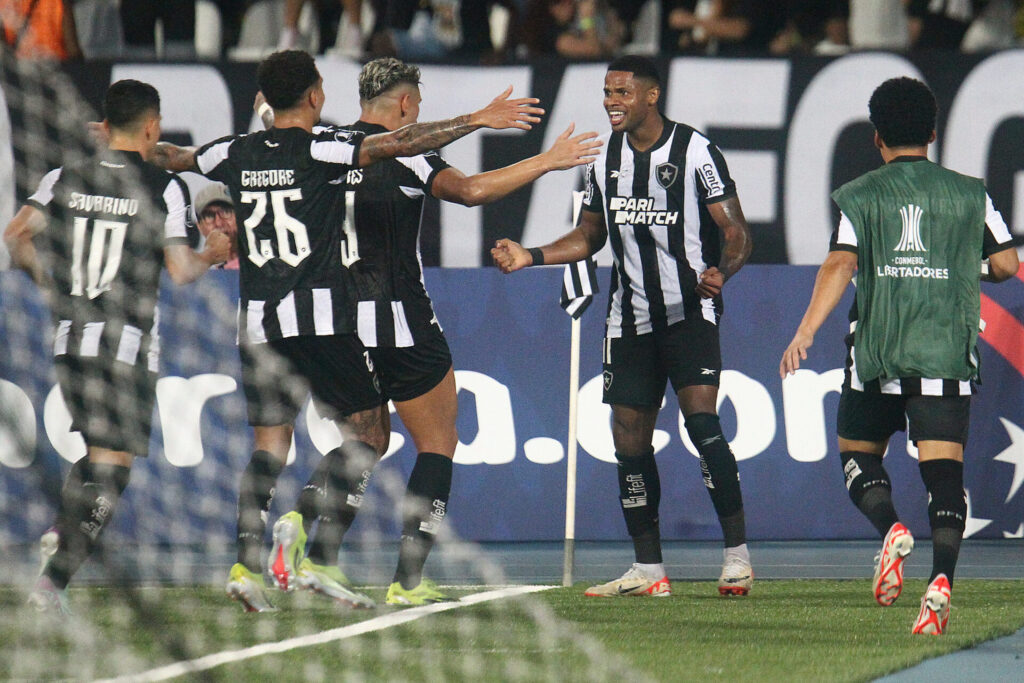 Júnior Santos comemora gol do Botafogo diante do Bragantino - Vítor Silva/Botafogo