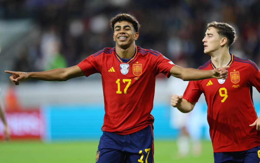Lamine Yamal é o jogador mais jovem a marcar um gol pela Espanha - EFE/EPA/CHARA SAVVIDES