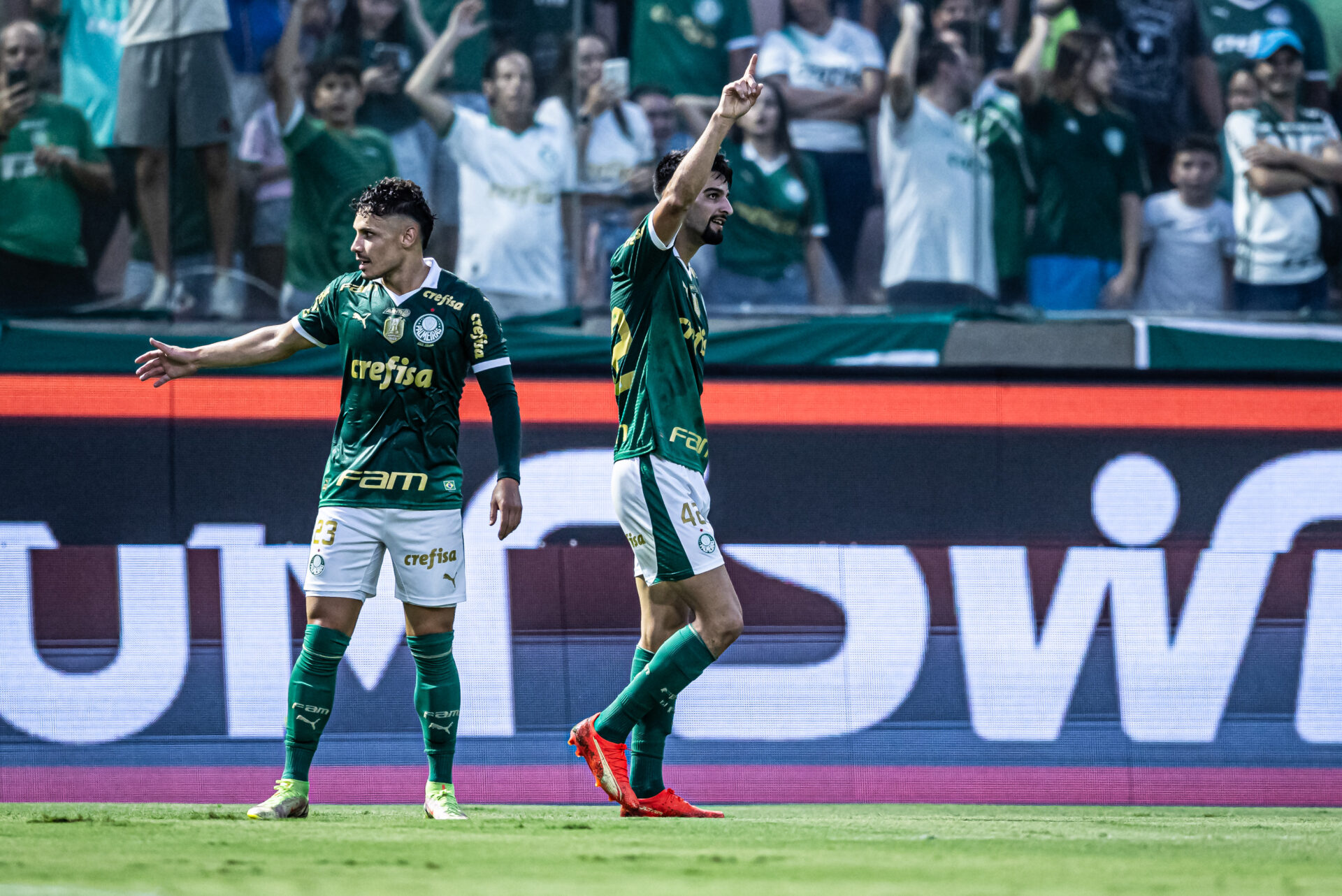 Palmeiras goleia a Ponte Preta e avança à semifinal do Paulistão