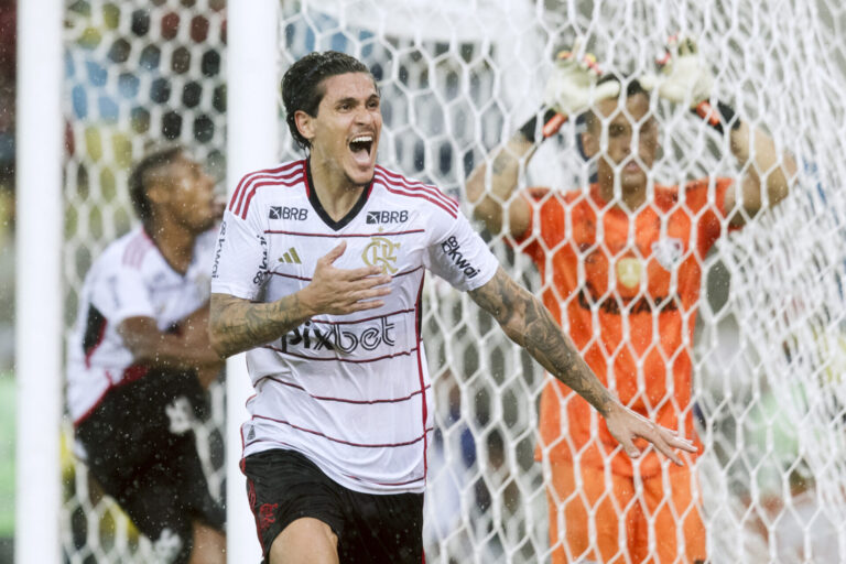 Flamengo domina o Flu, cria vantagem e se aproxima da final do Carioca