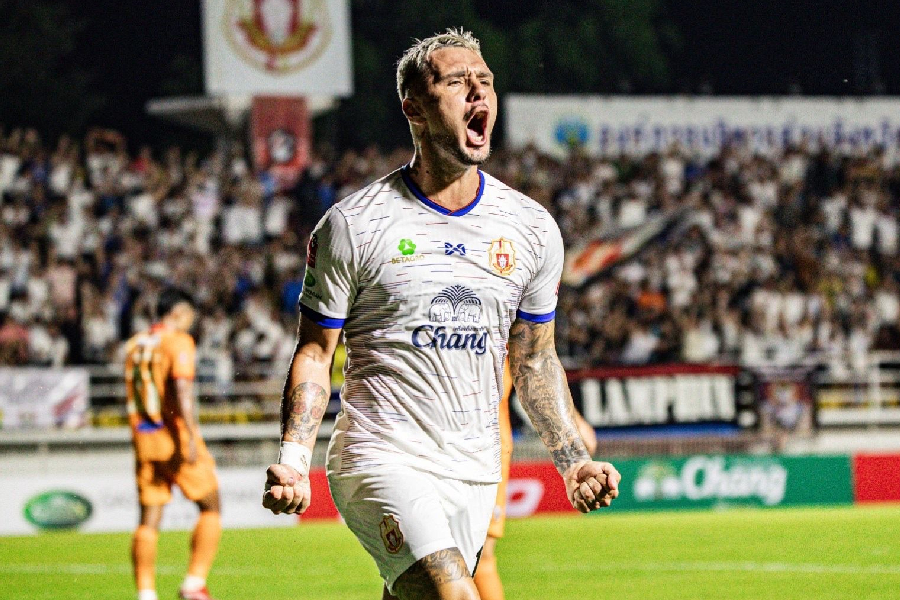 Pelo Lamphum Warriors, seu atual clube, Dennis Murillo comemorou o centésimo gol na Tailândia - @dennismurillo28/Instagram