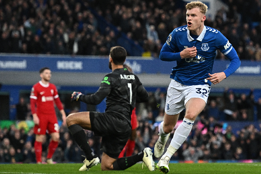 Branthwaite comemora o segundo gol do Everton na partida - Paul Ellis/AFP