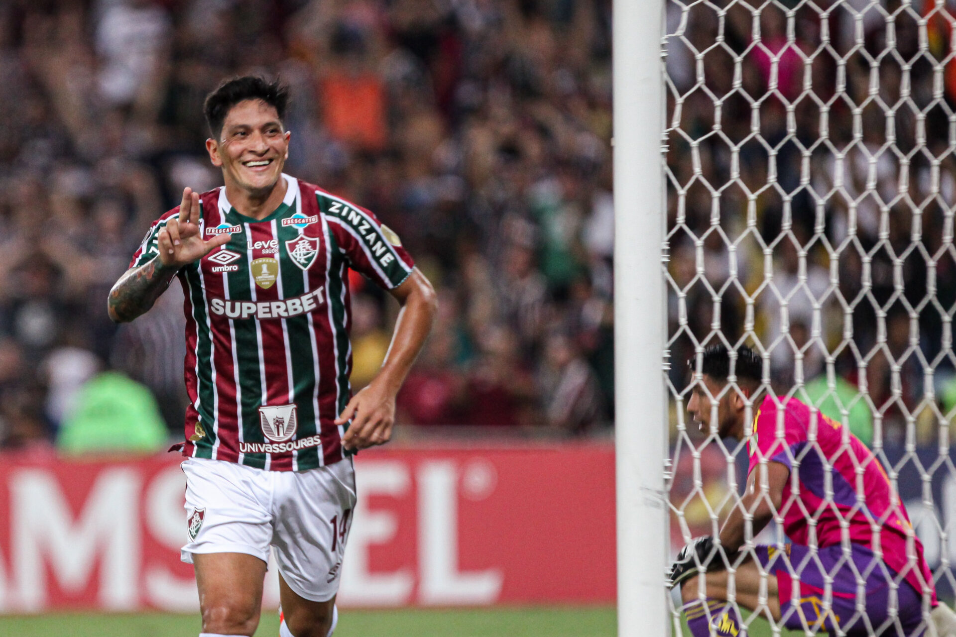 Cano decide e Fluminense vence o Colo-Colo pela Libertadores