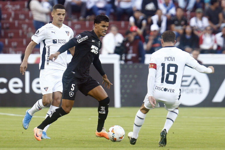 Botafogo perde na altitude para a LDU e se complica na Libertadores