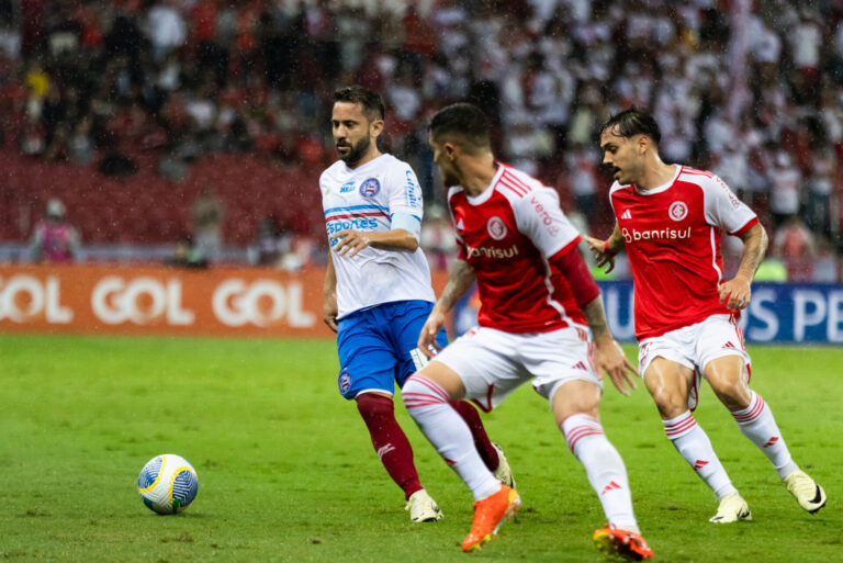 Inter estreia no Brasileirão com virada contra o Bahia e espanta má fase