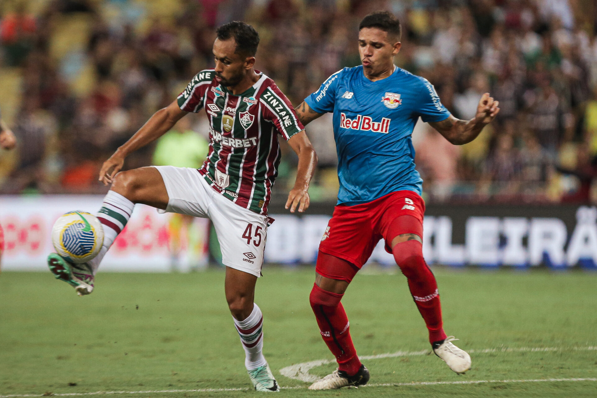 Fluminense e Bragantino empatam em estreia movimentada no Brasileirão