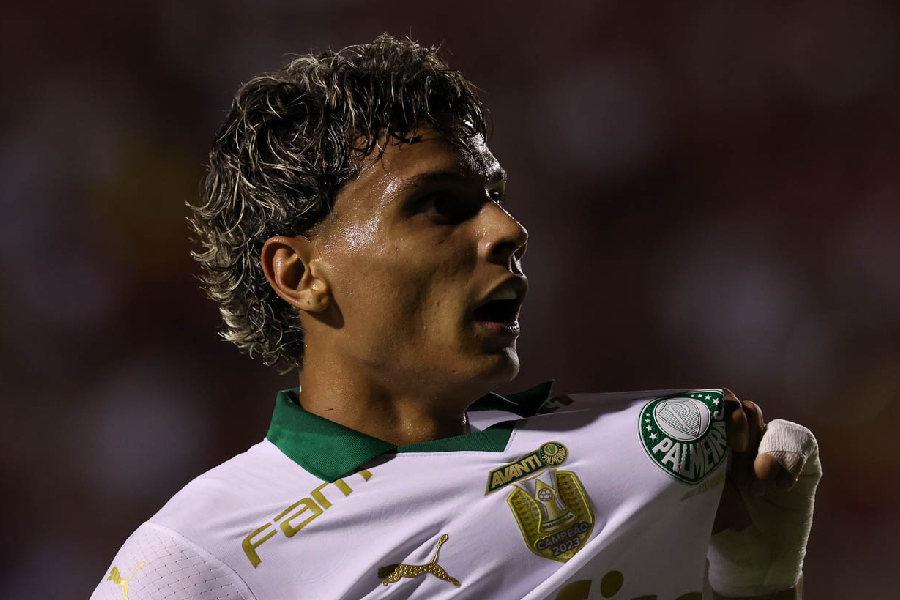 Palmeiras estreia no Brasileirão batendo o Vitória dentro do Barradão