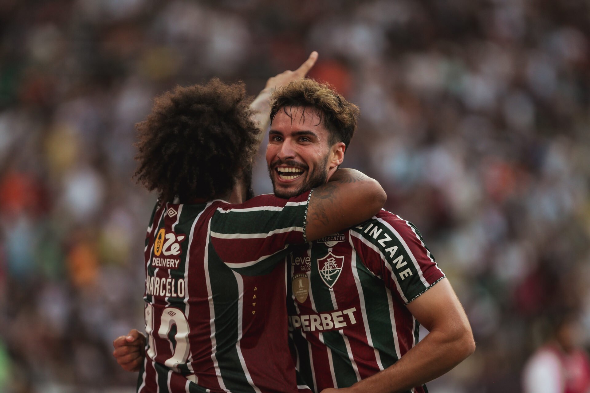 Fluminense bate o Vasco, mata jejum em clássicos e vence a 1ª no Brasileirão
