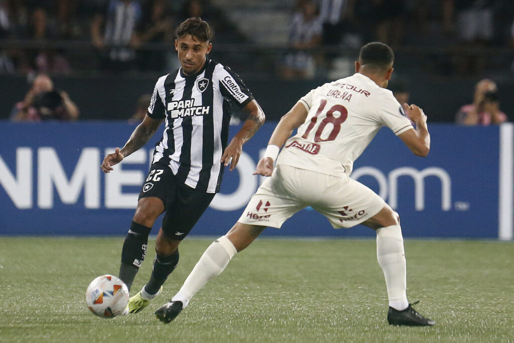AO VIVO: Botafogo recebe o Universitario em partida com clima de decisão