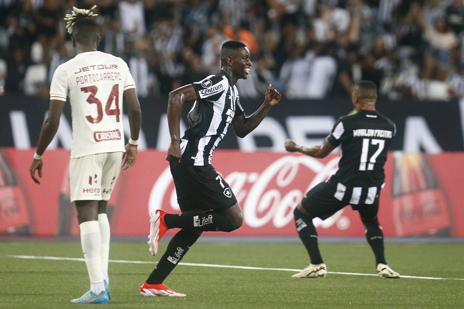 Botafogo faz lição de casa contra o Universitario e renasce na Libertadores