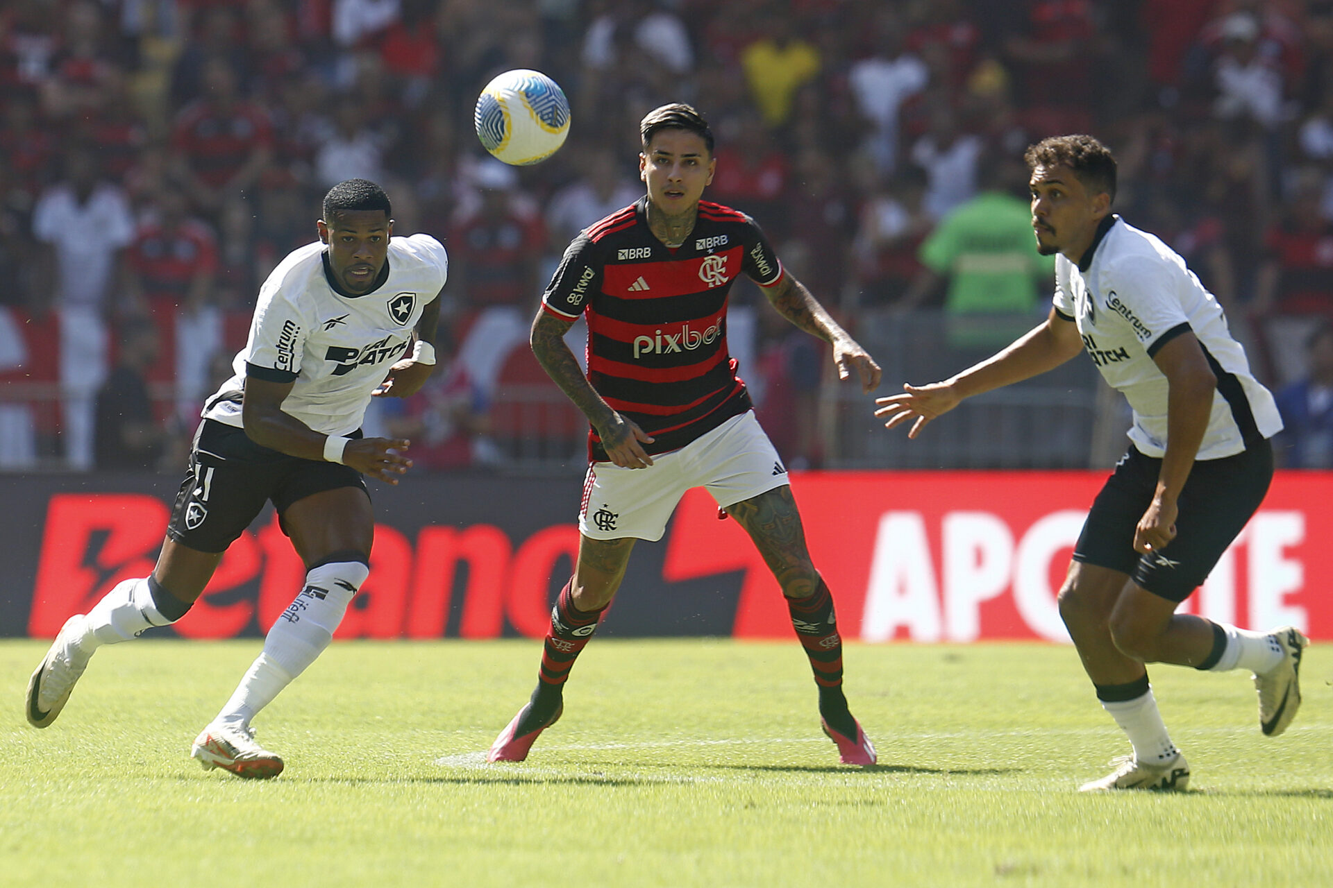 Botafogo x Flamengo: horário, escalações e onde assistir