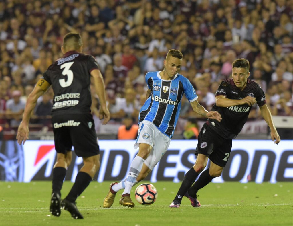 O Grêmio foi apenas o segundo brasileiro a ser campeão da Libertadores na Argentina, em 2017 - EFE/Guido Beck