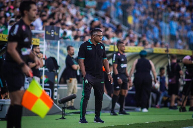 A caminho do Inter, Roger Machado deixa o Juventude