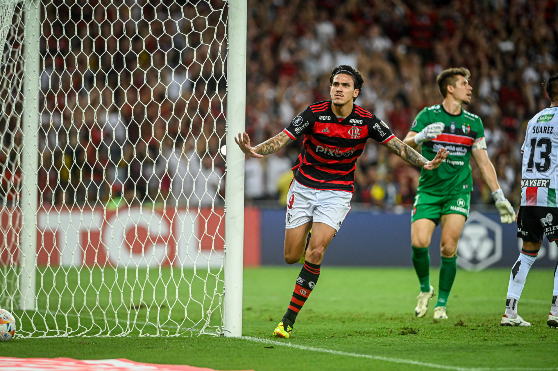 Flamengo domina e vence o Palestino para dormir na liderança do grupo