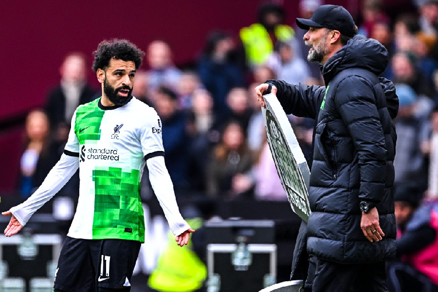 Liverpool tropeça na Premier League e vê clima tenso entre Salah e Klopp