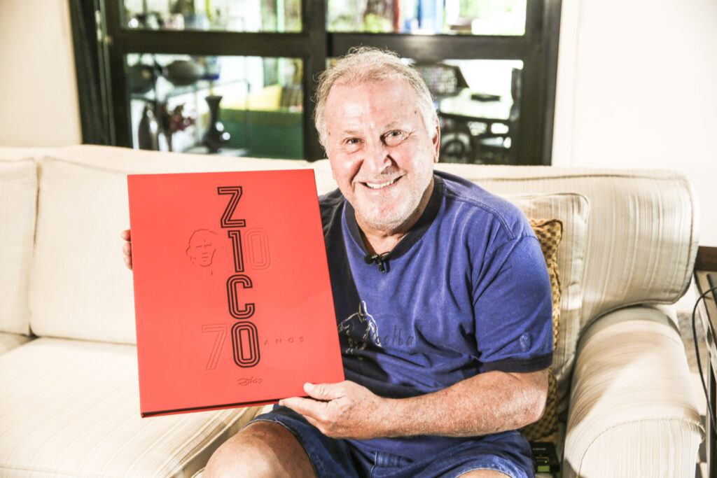 Livro sobre os 70 anos de Zico foi lançado pela Editora Onze Cultural - Alexandre Battibugli/ PLACAR